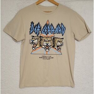 Def Leppard‎ Concert T-Shirt Size M Manchester England Beige Short Sleeve 1032